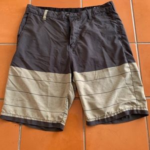 Men’s billabong board shorts size 33